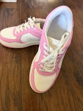 ALO Yoga White and Pink Low-Top Sneakers